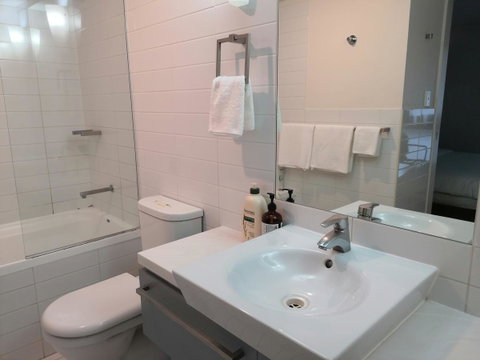 Oaks Horizon+city View+free Parking - Kawana Tourism 13