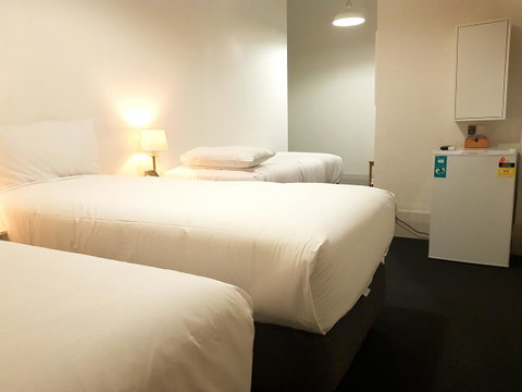 Ambassadors Hotel - Kawana Tourism 5