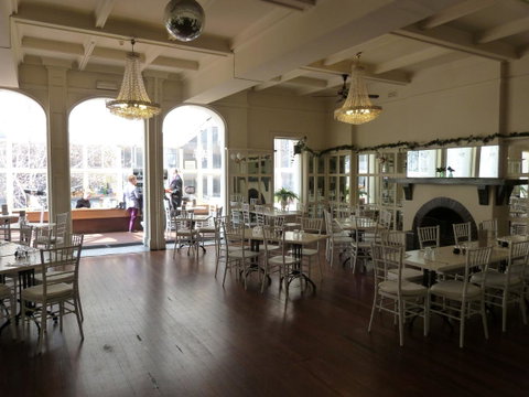 Ambassadors Hotel - Kawana Tourism 16