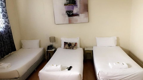Ambassadors Hotel - Kawana Tourism 43