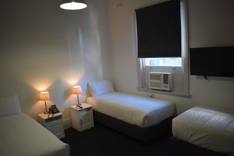 Ambassadors Hotel - Kawana Tourism 17