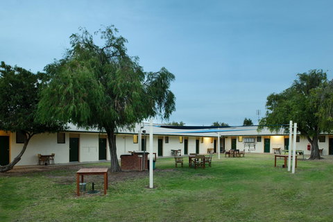 The Anglers Inn - Kawana Tourism 0