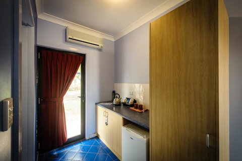 The Anglers Inn - Kawana Tourism 3