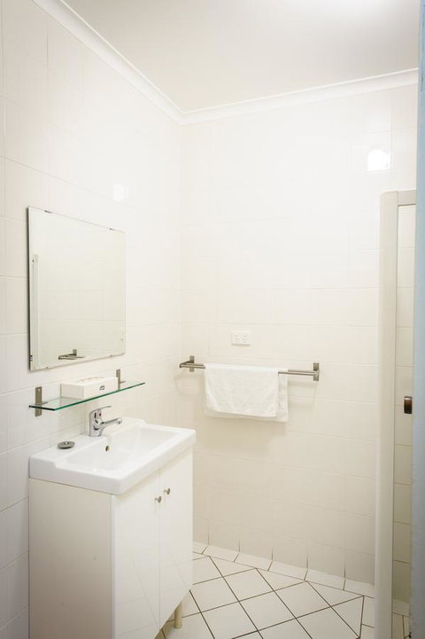 The Anglers Inn - Kawana Tourism 7