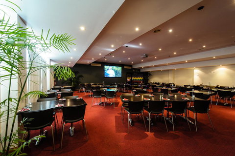 The Anglers Inn - Kawana Tourism 13