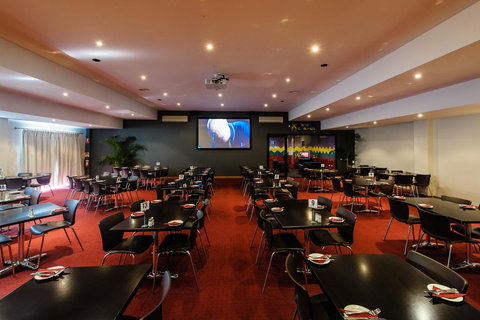 The Anglers Inn - Kawana Tourism 12