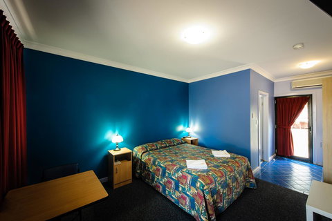 The Anglers Inn - Kawana Tourism 4