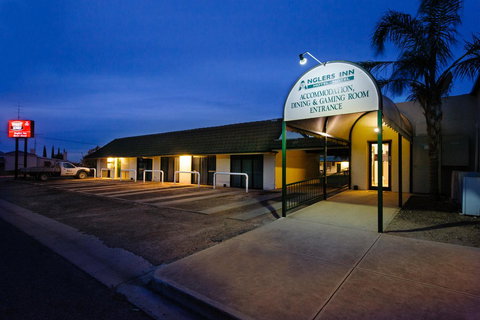 The Anglers Inn - Kawana Tourism 1