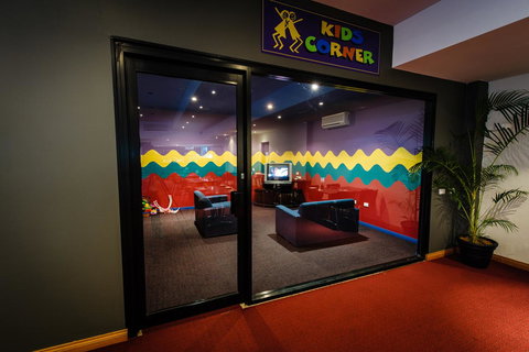 The Anglers Inn - Kawana Tourism 14