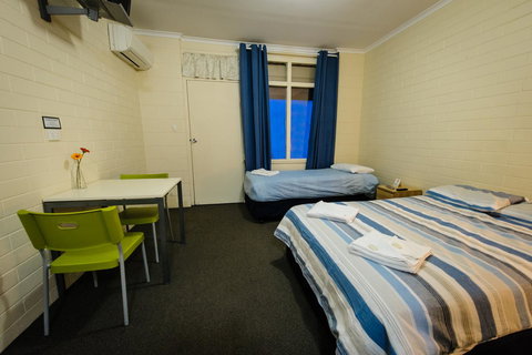 The Anglers Inn - Kawana Tourism 22
