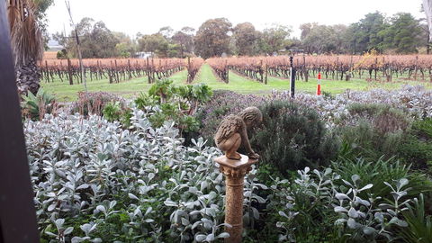 Linger Longer Vineyard - Kawana Tourism 4