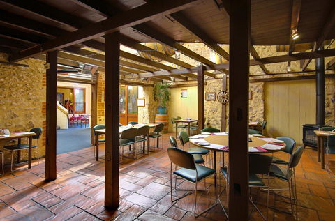 Victoria Hotel Strathalbyn - Kawana Tourism 12