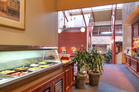 Victoria Hotel Strathalbyn - Kawana Tourism 4