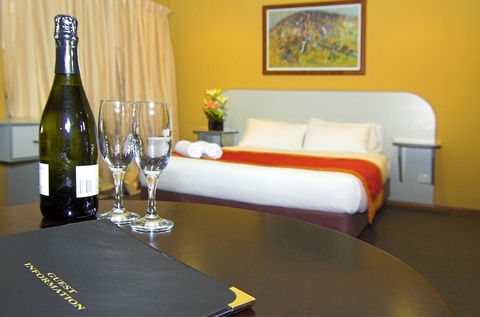Victoria Hotel Strathalbyn - Kawana Tourism 13