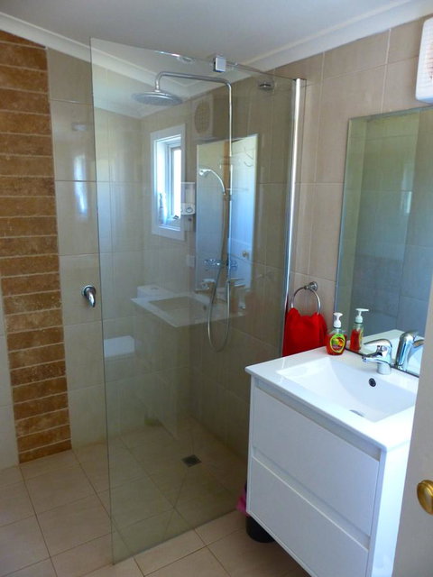 Andy\'s Accommodation - Kawana Tourism 21