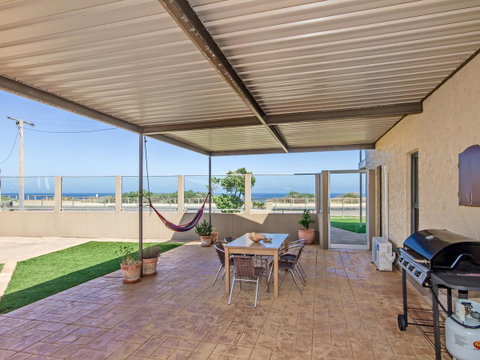 Pearl By The Sea - Kawana Tourism 11