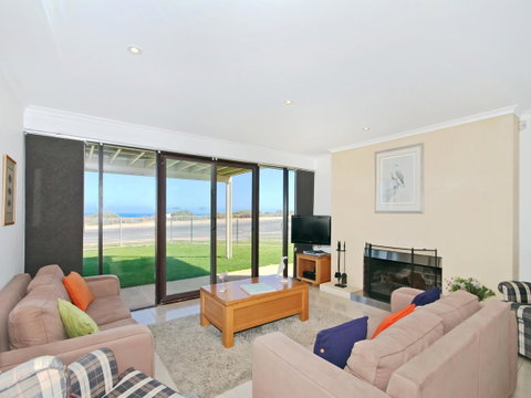 Pearl By The Sea - Kawana Tourism 4