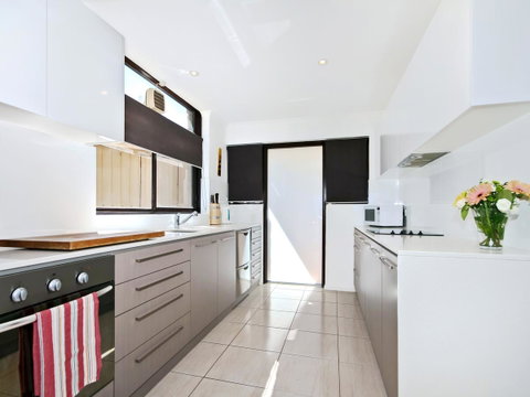 Pearl By The Sea - Kawana Tourism 3