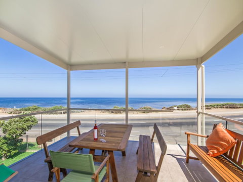 Pearl By The Sea - Kawana Tourism 0