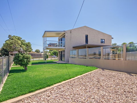 Pearl By The Sea - Kawana Tourism 13