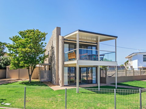 Pearl By The Sea - Kawana Tourism 1