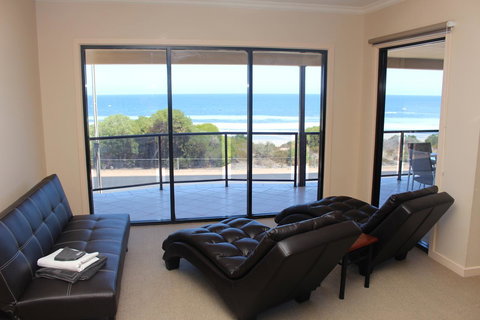 The Lighthouse - Beachfront Accommodation - Kawana Tourism 5