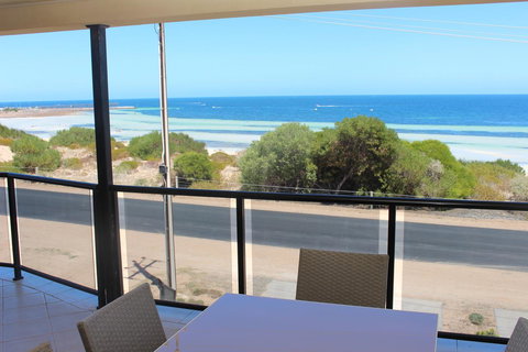 The Lighthouse - Beachfront Accommodation - Kawana Tourism 9
