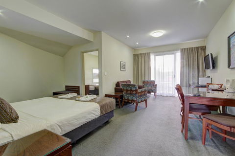 Strath Motel - Kawana Tourism 19