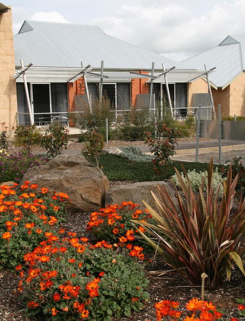 Strath Motel - Kawana Tourism 6
