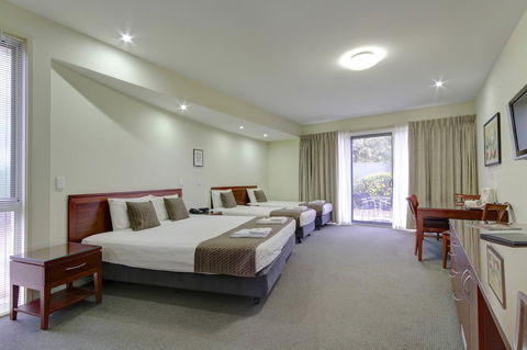 Strath Motel - Kawana Tourism 10