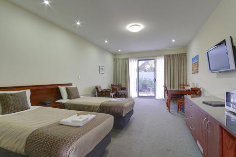 Strath Motel - Kawana Tourism 2