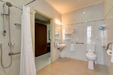 Strath Motel - Kawana Tourism 12