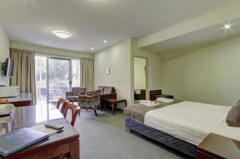 Strath Motel - Kawana Tourism 18