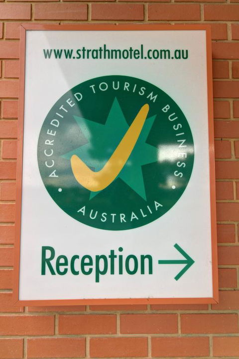 Strath Motel - Kawana Tourism 11
