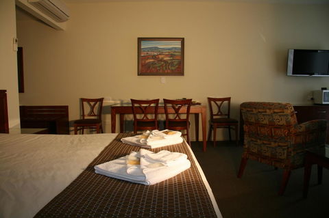 Strath Motel - Kawana Tourism 9