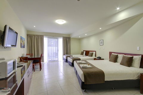 Strath Motel - Kawana Tourism 13