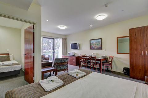 Strath Motel - Kawana Tourism 3