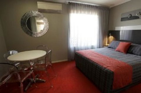 Cattlemans Country Motor Inn & Serviced Apartments - Kawana Tourism 21