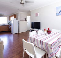 Aurora Holiday Apartment West Beach - Kawana Tourism