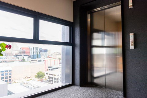 Modern 2 Bedroom+WIFI/Netflix/Parking+Great Views! - Kawana Tourism 10