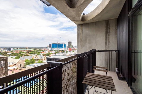 Modern 2 Bedroom+WIFI/Netflix/Parking+Great Views! - Kawana Tourism 20
