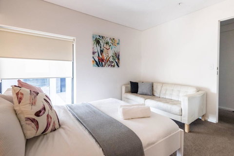 Modern 2 Bedroom+WIFI/Netflix/Parking+Great Views! - Kawana Tourism 25