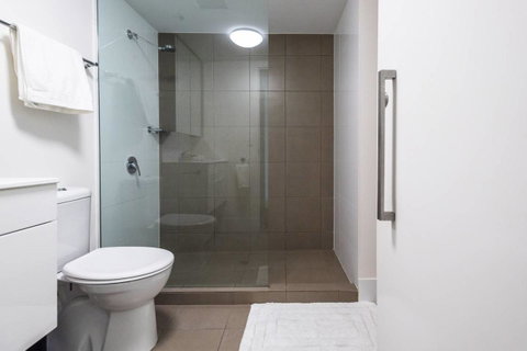 Modern 2 Bedroom+WIFI/Netflix/Parking+Great Views! - Kawana Tourism 26