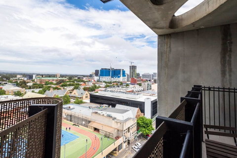 Modern 2 Bedroom+WIFI/Netflix/Parking+Great Views! - Kawana Tourism 7