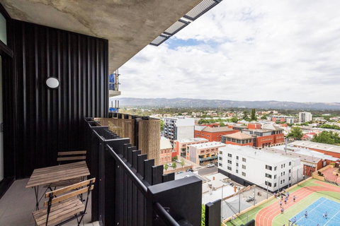 Modern 2 Bedroom+WIFI/Netflix/Parking+Great Views! - Kawana Tourism 12