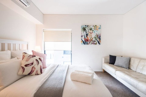 Modern 2 Bedroom+WIFI/Netflix/Parking+Great Views! - Kawana Tourism 6