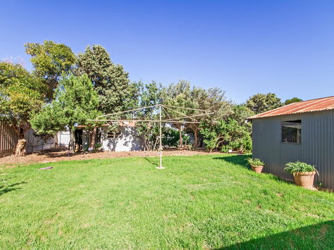 Boat House - Kawana Tourism 11
