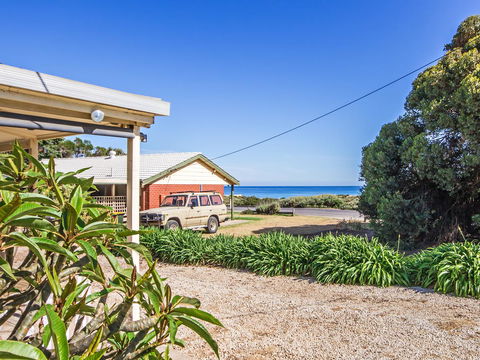 Boat House - Kawana Tourism 12