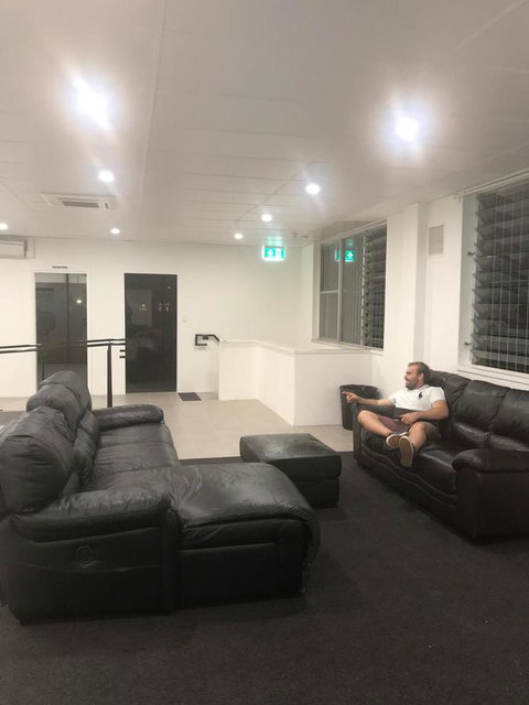 Perth City Backpackers Hostel - Note - Valid Passport Required To Check In - Kawana Tourism 12