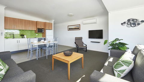 Harbour View Apartments - Kawana Tourism 5